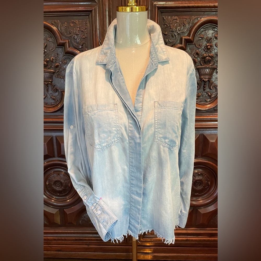 EUC Anthropologie Cloth + Stone Chambray Collared FrayHem Pleated Split ShirtTop